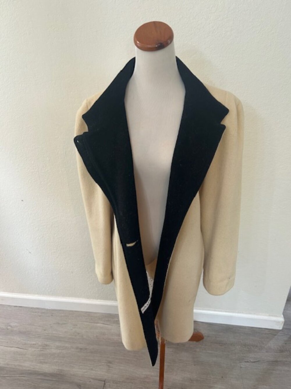 Braetan Beige Coat - Picture 2 of 5